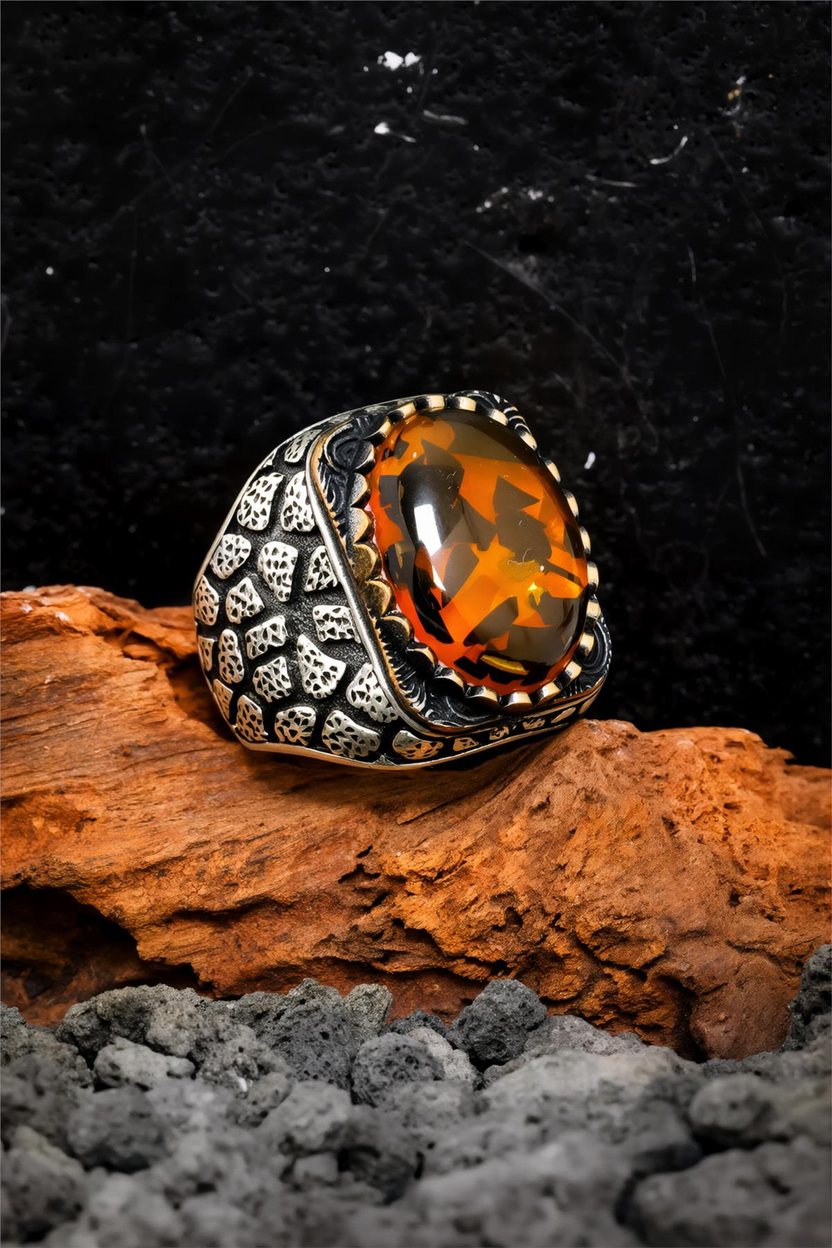 Sıkma Kehribar Taşlı Karartmalı Gümüş Erkek Yüzük