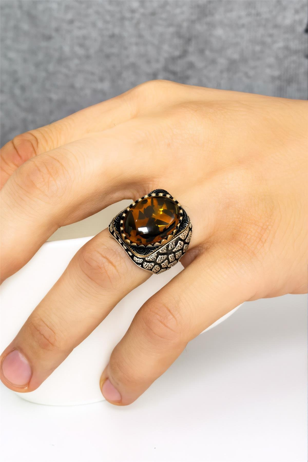 Sıkma Kehribar Taşlı Karartmalı Gümüş Erkek Yüzük