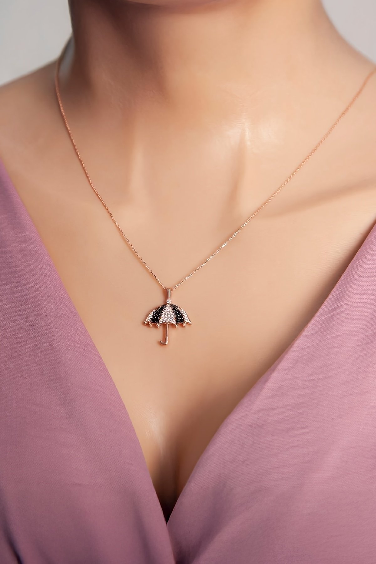 Siyah Beyaz Zirkon Taşlı Rose 925 Ayar Gümüş Şemsiye Bayan Kolye