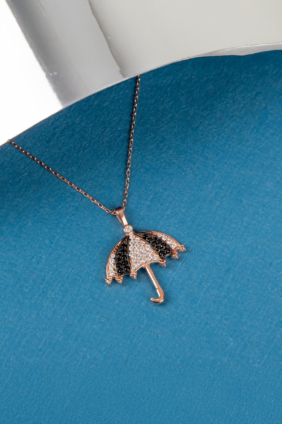 Siyah Beyaz Zirkon Taşlı Rose 925 Ayar Gümüş Şemsiye Bayan Kolye