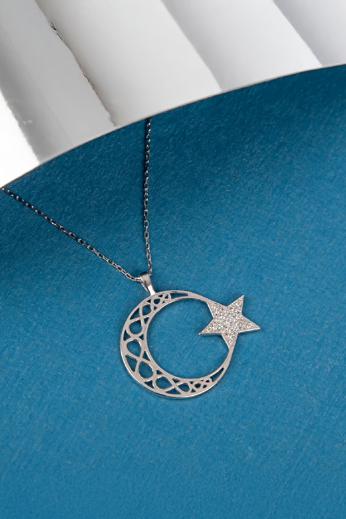 Sonsuzluk Motifli Zirkon Taşlı 925 Ayar Gümüş Ayyıldız Bayan Kolye