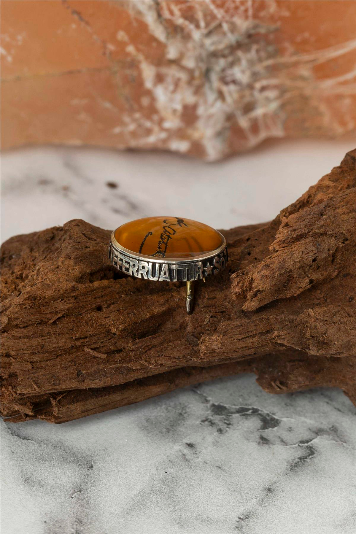 Söz Konusu Vatansa Gerisi Teferruattır Yazılı Atatürk İmzalı Gümüş Rozet