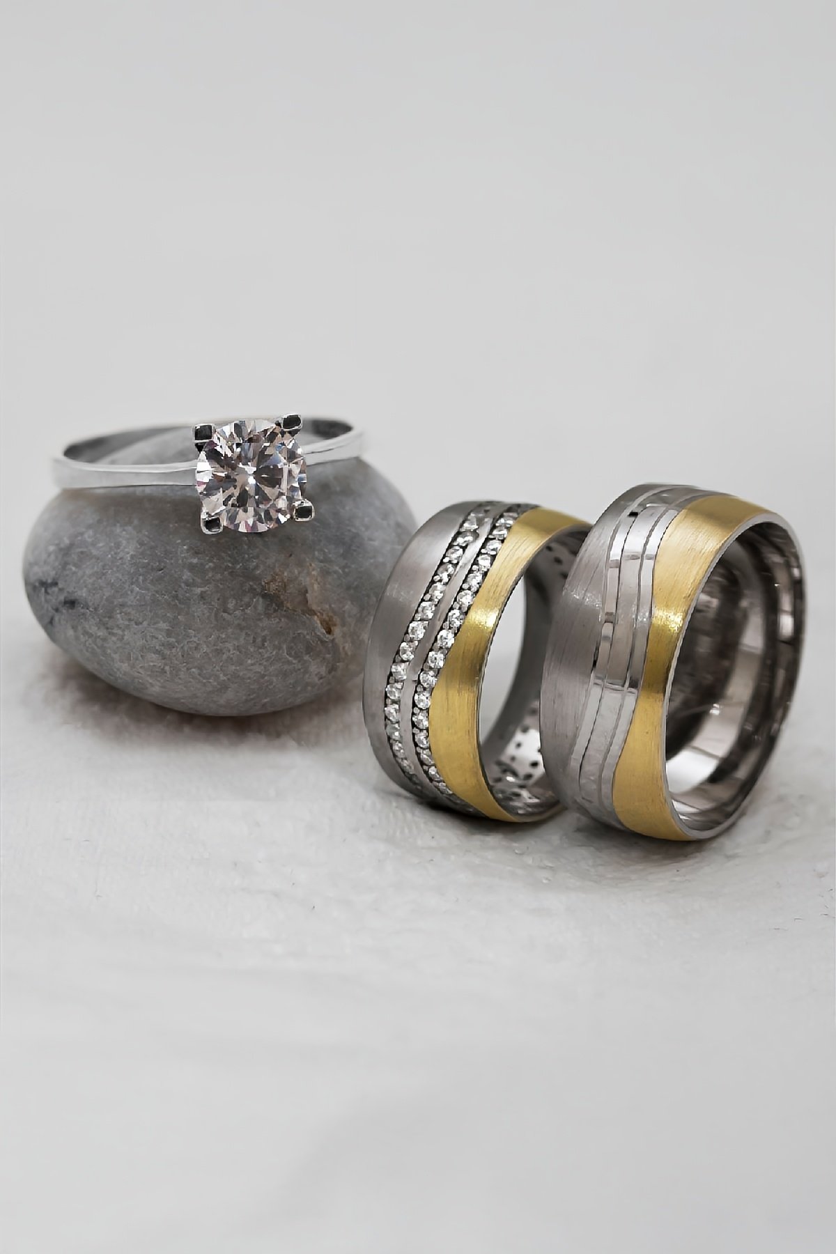 Su Yolu Motifli Altın Renk Şeritli Çift Gümüş Alyans (Tektaş Hediyeli)