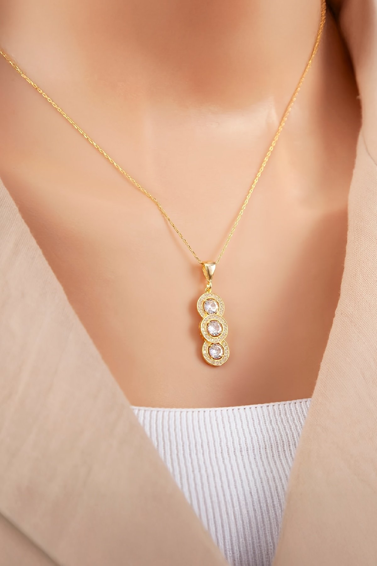 Üç Sıra Zirkon Taşlı Altın Kaplama 925 Ayar Gümüş Bayan Kolye