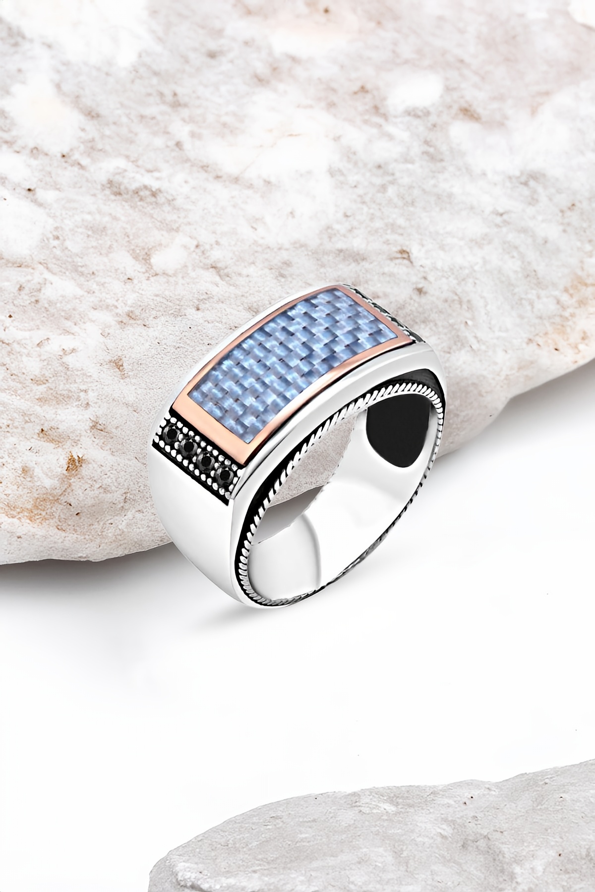 Üzeri Karbonlu Kenarı Minik Siyah Zirkon Taşlı Gümüş Erkek Yüzük