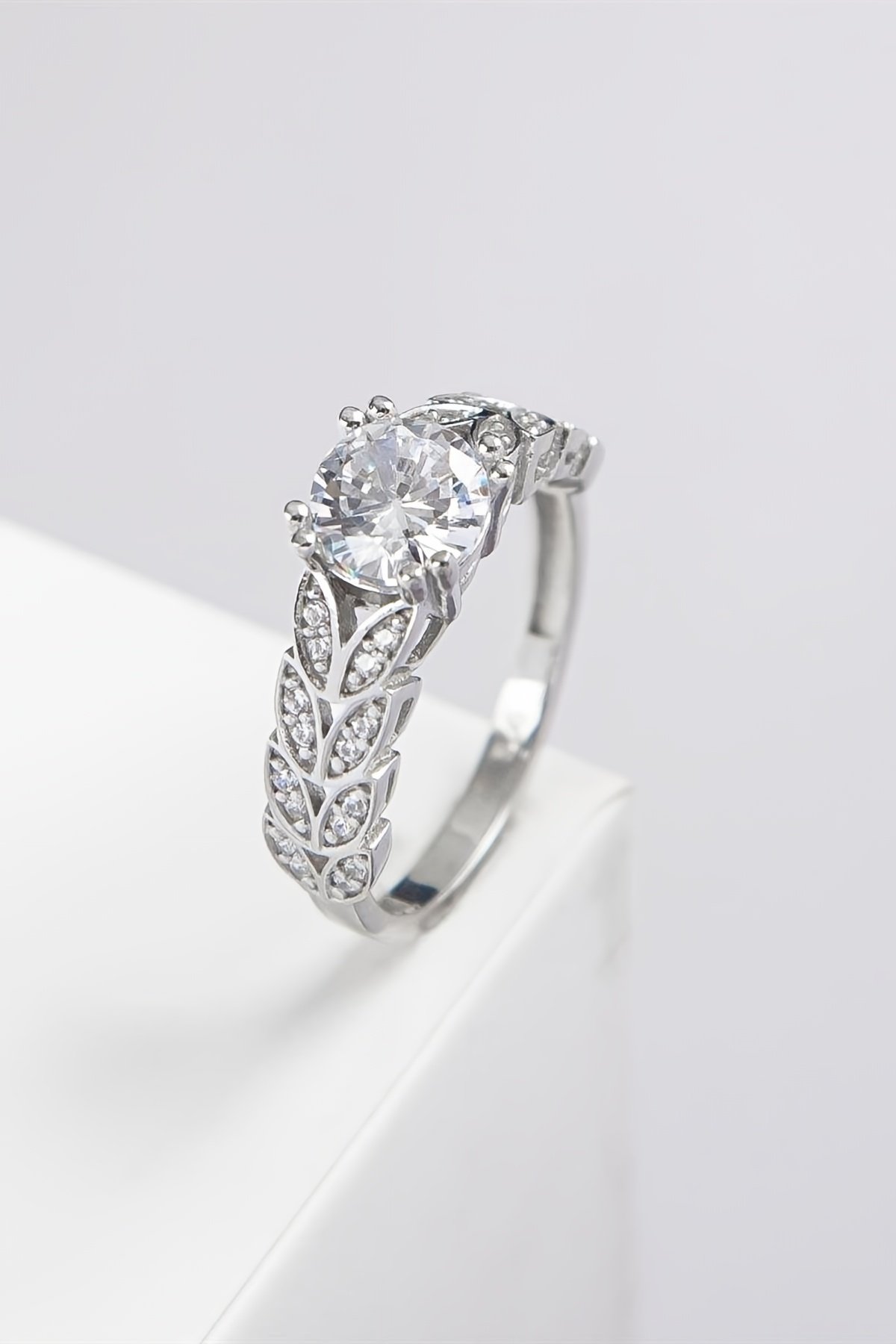 Yaprak Motifli Zirkon Taşlı 925 Ayar Gümüş Bayan Yüzük