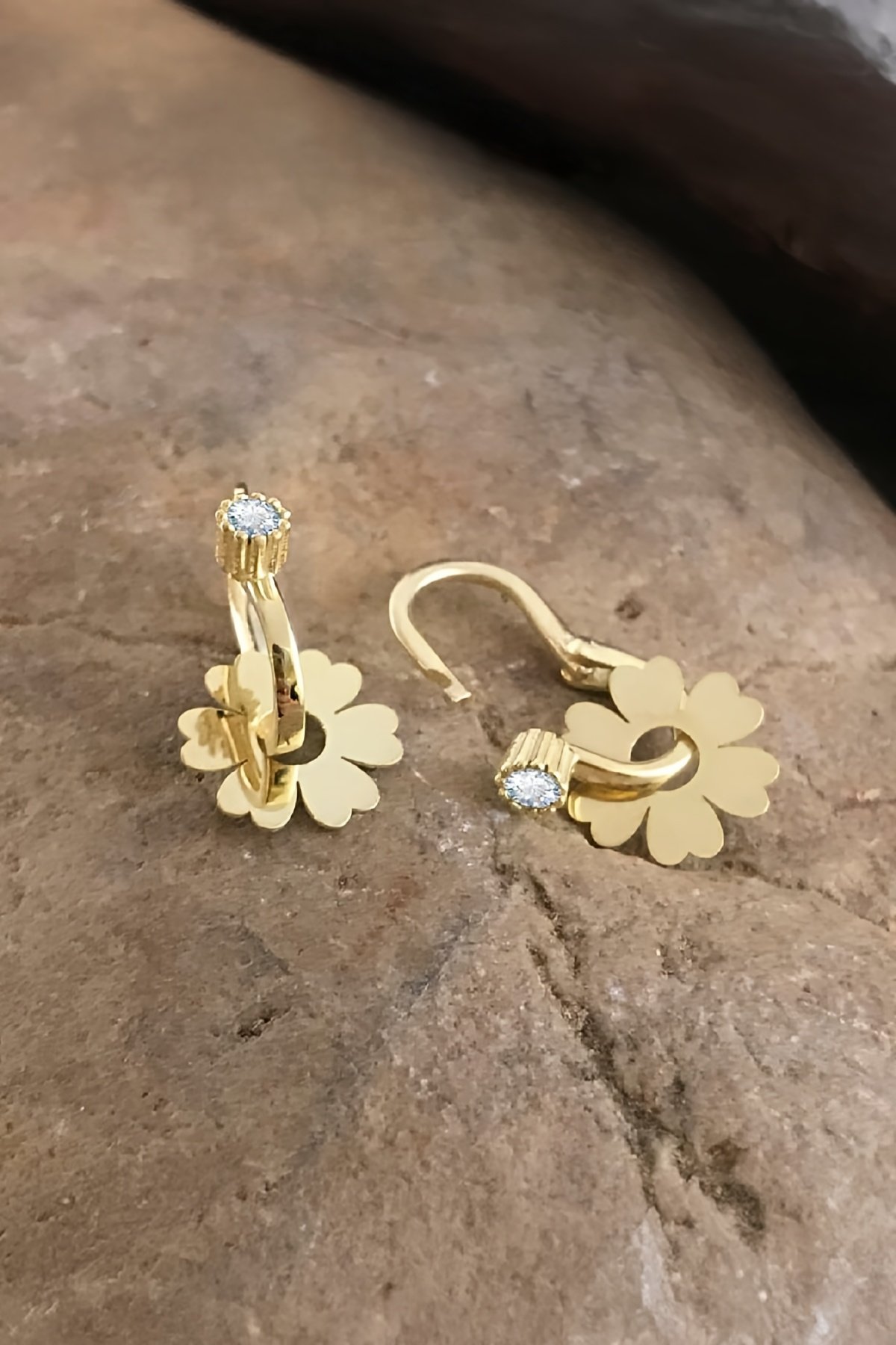 Yonca Motifli Zirkon Taşlı Gümüş Göçmen Küpesi