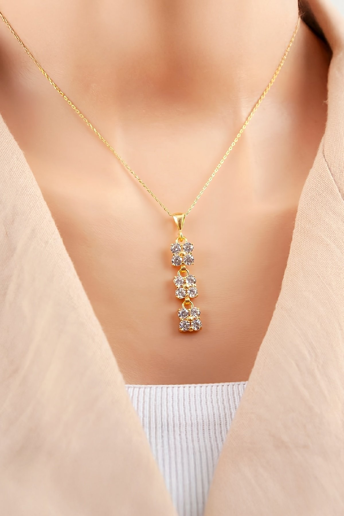 Yuvarlak Zirkon Taşlı Altın Kaplama 925 Ayar Gümüş Bayan Kolye