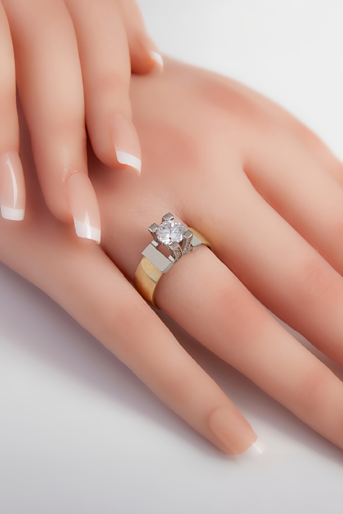 Zirkon Taşlı Altın ve Rodyum Kaplamalı 925 Ayar Gümüş Bayan Alyans Yüzük