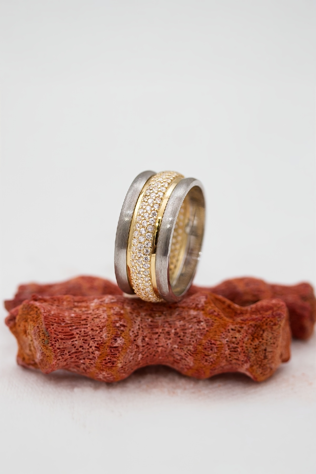 Zirkon Taşlı Broseli Gümüş Bayan Alyans