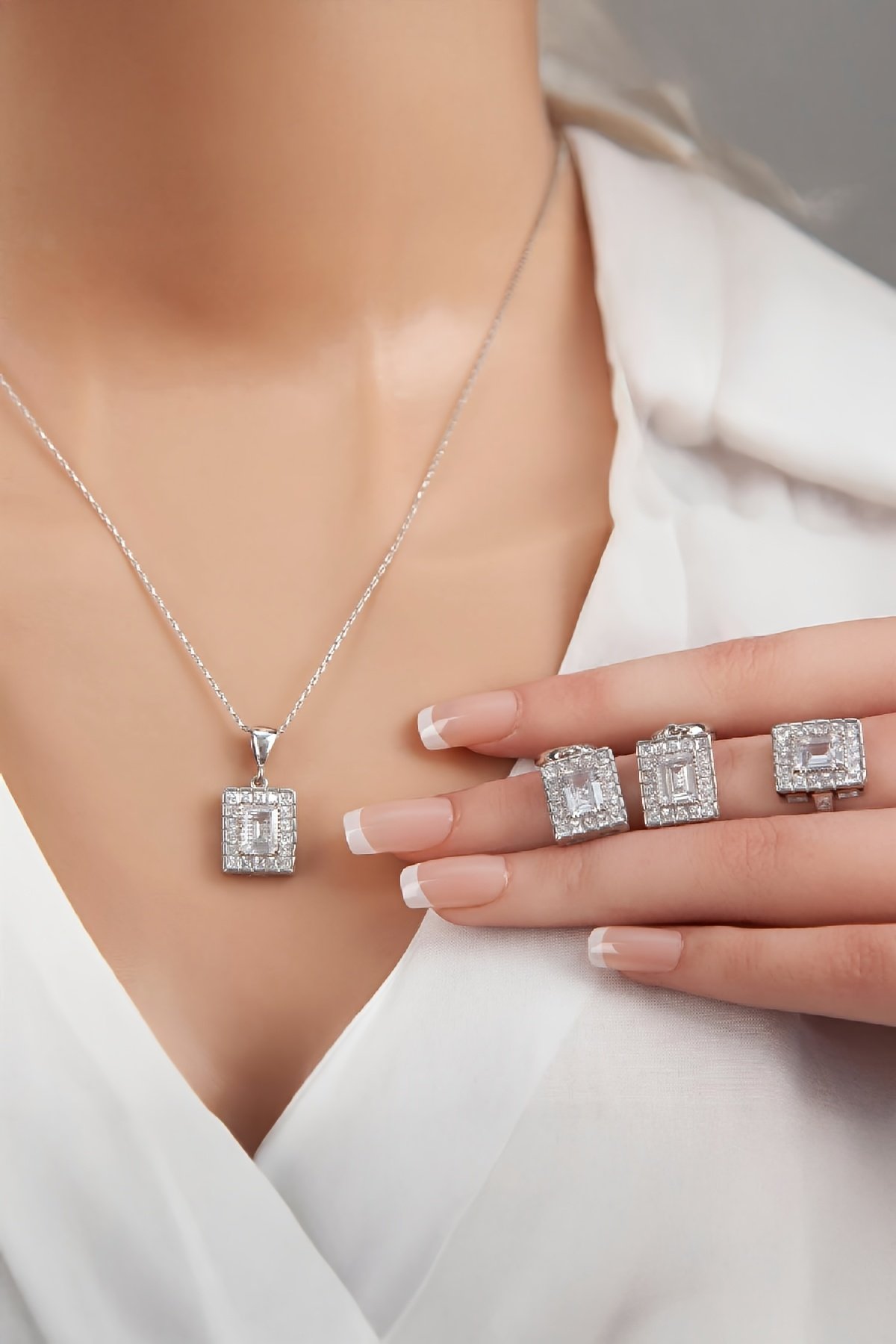 Zirkon Taşlı Rodyum Kaplama 925 Ayar Gümüş Bayan Takı Seti