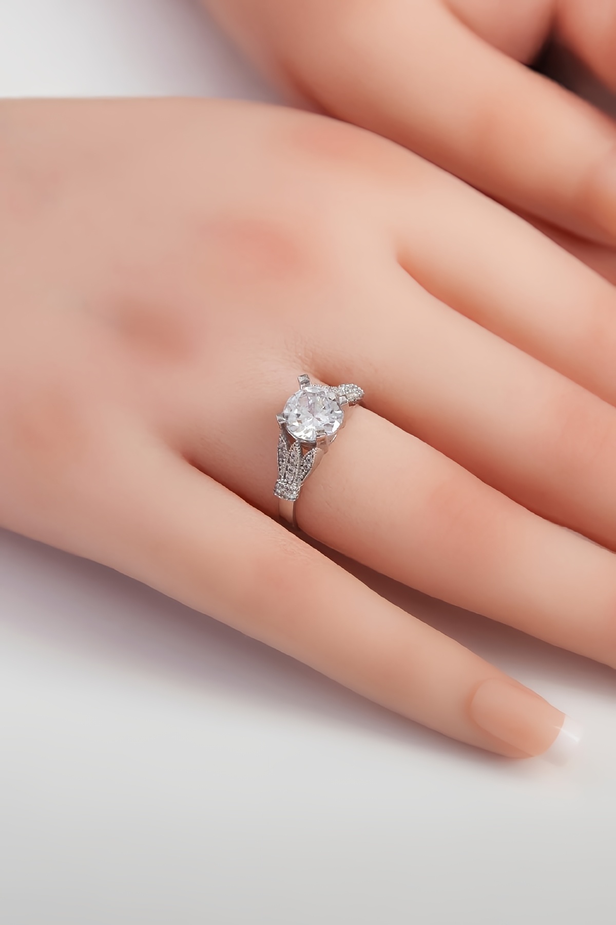 Zirkon Taşlı Rodyumlu 925 Ayar Gümüş Bayan Yüzük