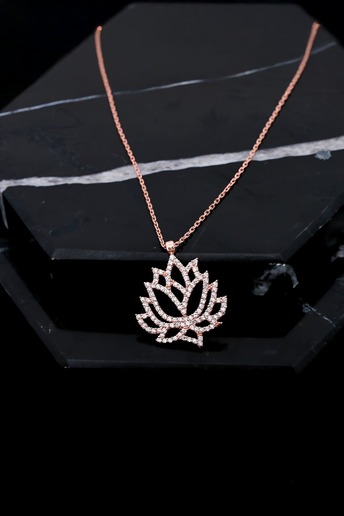 Zirkon Taşlı Rose Renk Lotus Gümüş Bayan Kolye