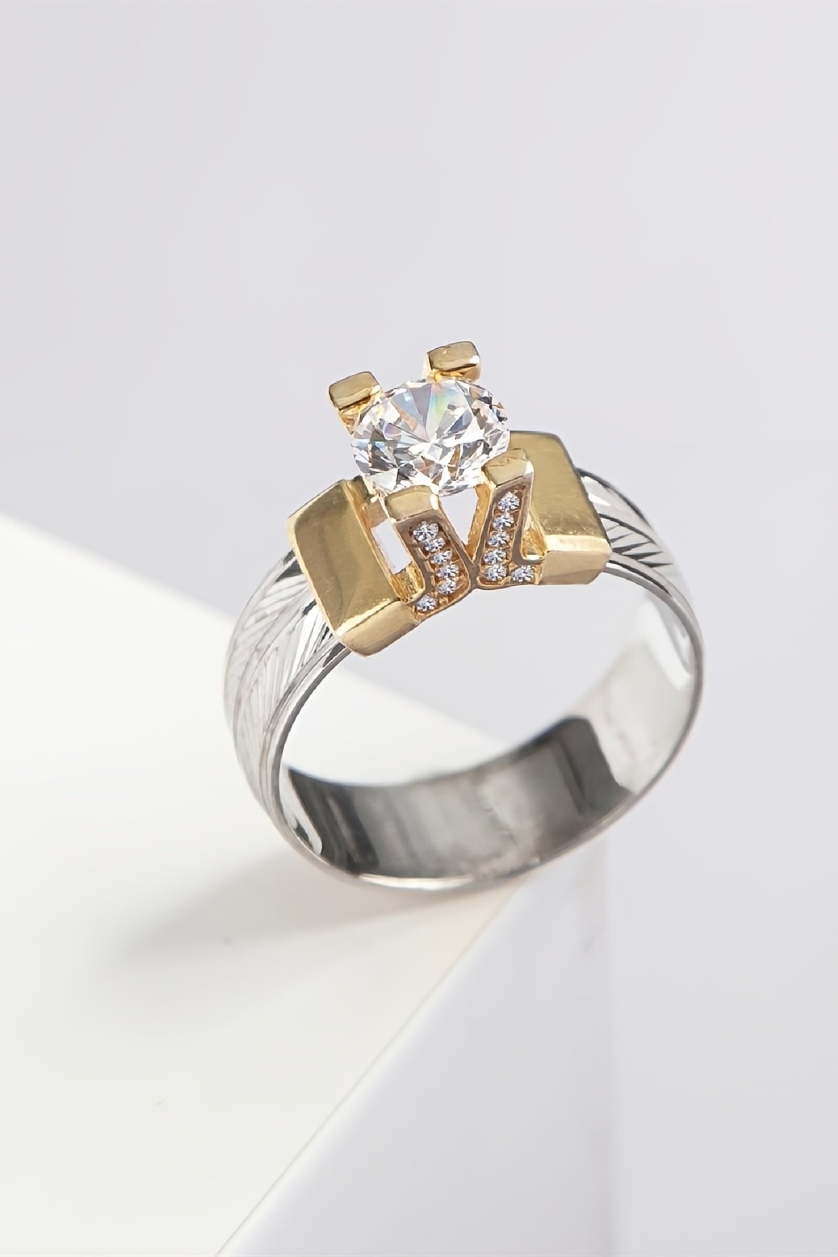 Zirkon Taşlı Üstü Altın Kaplama 925 Ayar Gümüş Bayan Alyans Yüzük