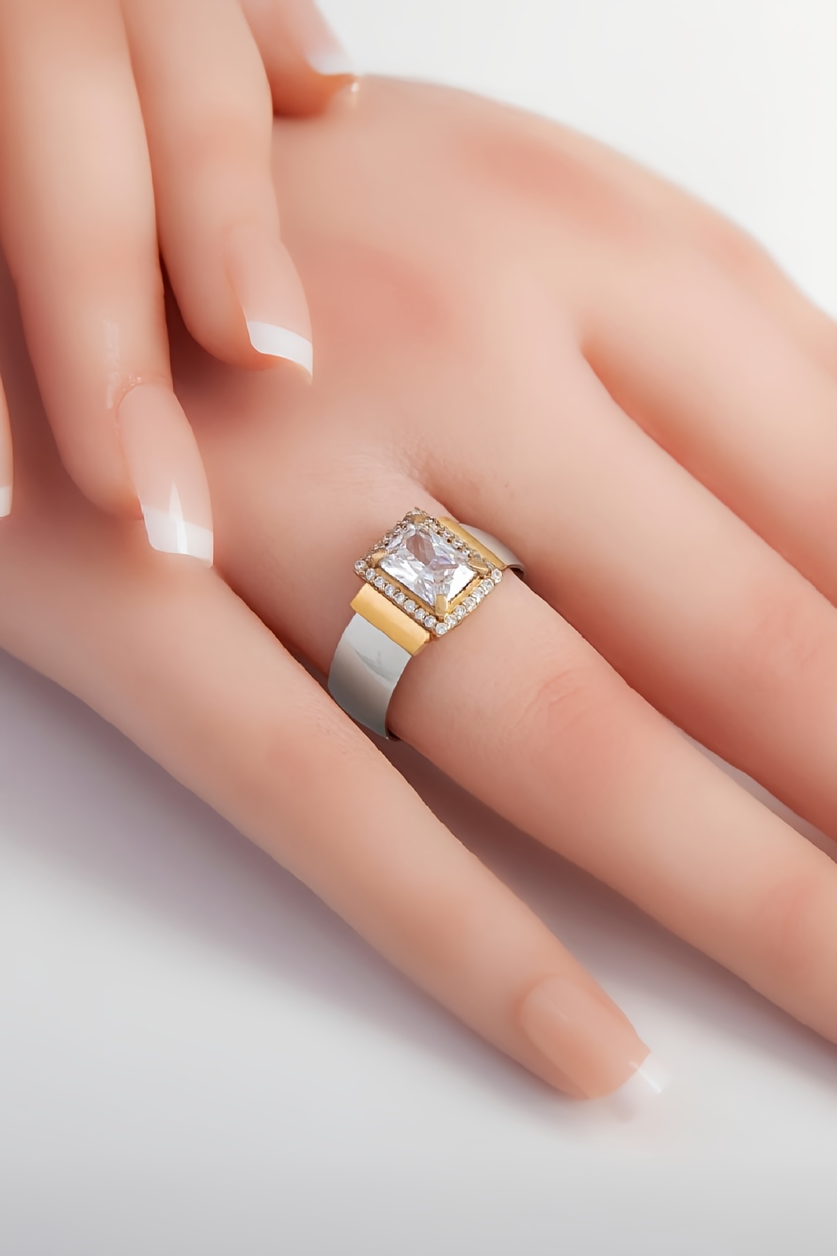 Zirkon Taşlı Yanları Zirkon Süslemeli 925 Ayar Gümüş Bayan Alyans Yüzük