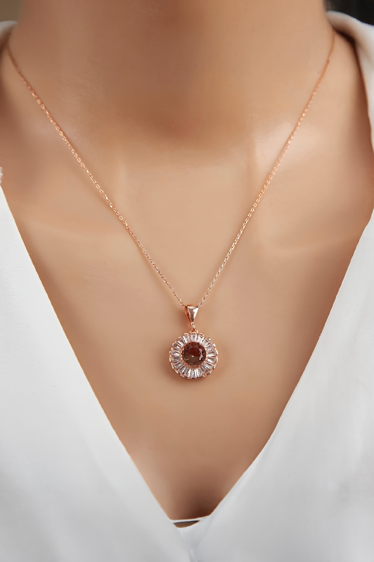 Zultanit Taşlı Baget Süslemeli Rose Renk 925 Ayar Gümüş Bayan Kolye