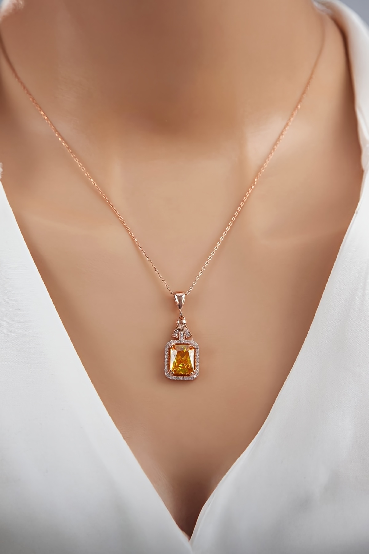 Zultanit Taşlı Zirkon Süslemeli Rose Renk 925 Ayar Gümüş Bayan Kolye