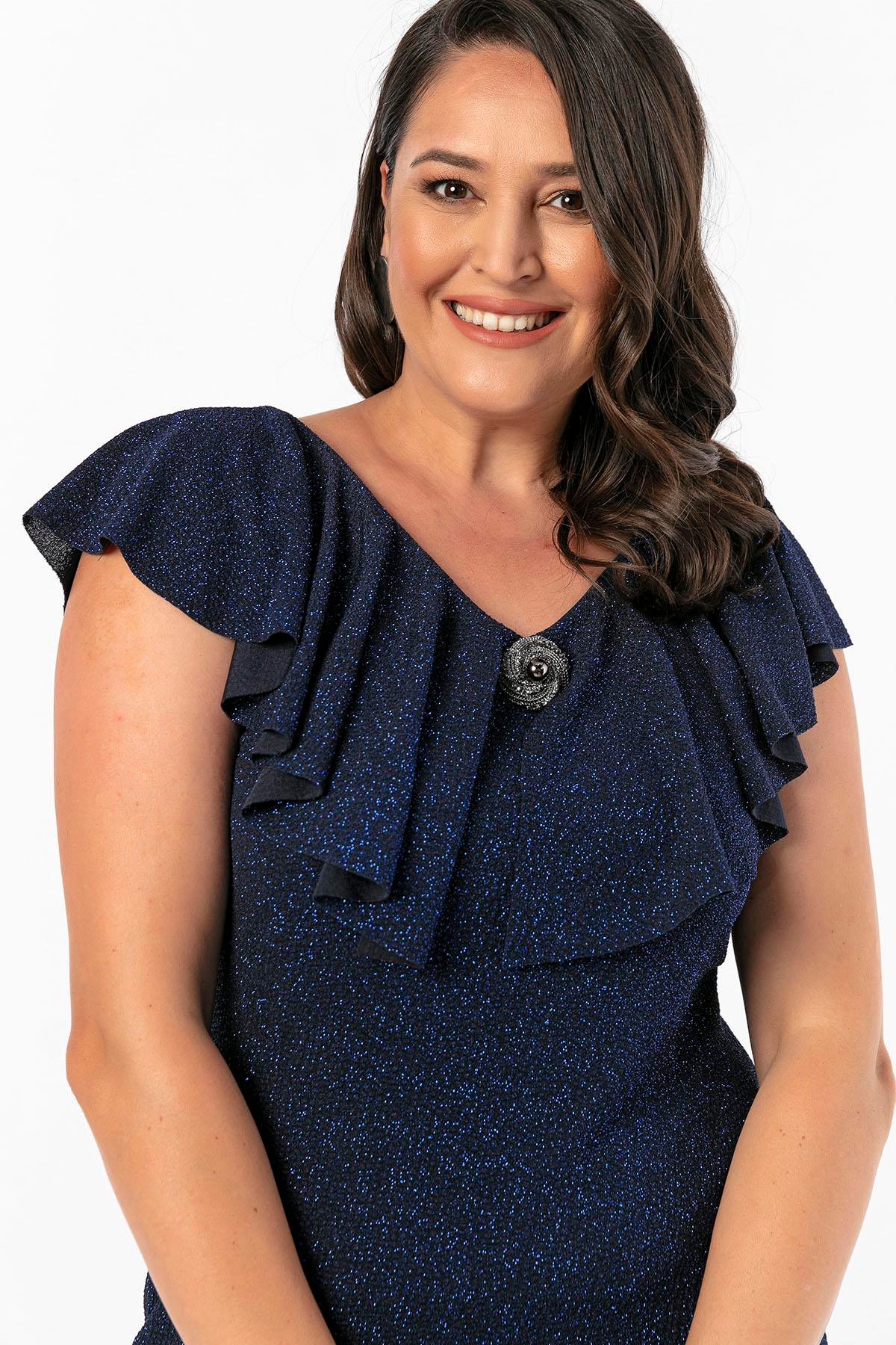 S-20Y0910009Volanlı Yaka Broşlu Simli Büyük Beden Elbise Lacivert