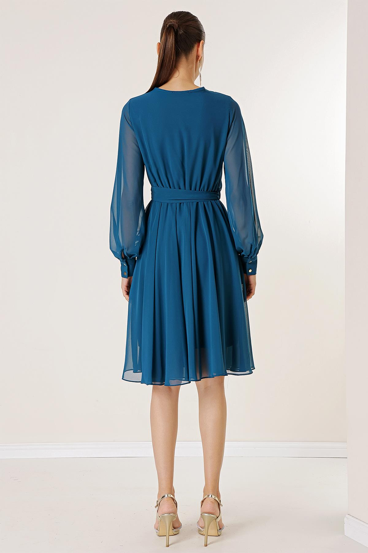 S-21K0840034Cross Collar Long Sleeved Lined Chiffon Dress