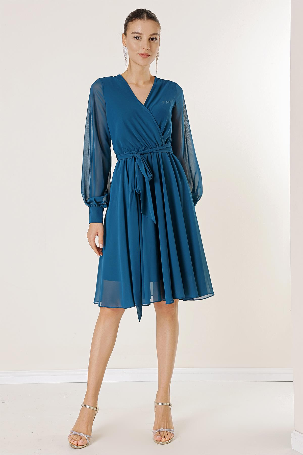 S-21K0840034Cross Collar Long Sleeved Lined Chiffon Dress