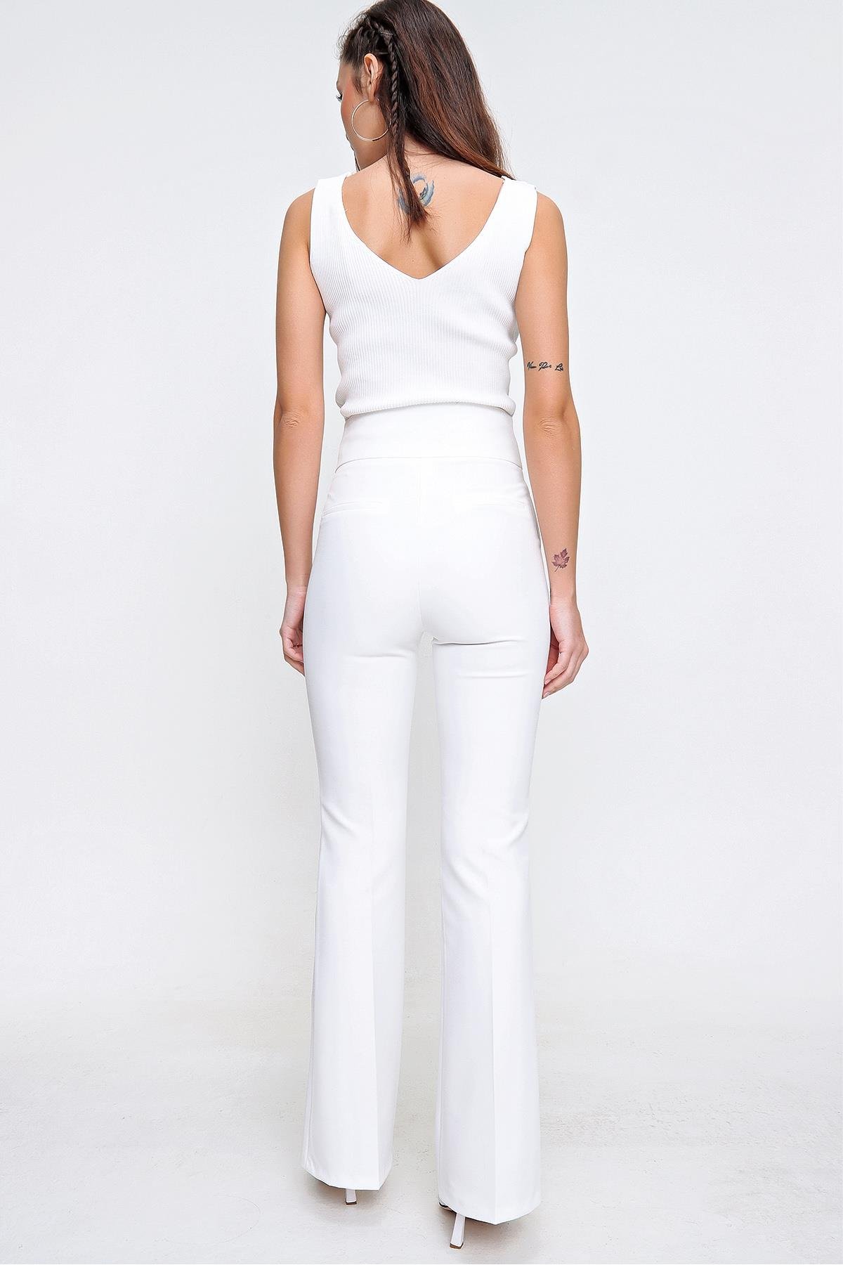 S-21K2590002Yüksek Bel Cepli En Boy Likra İspanyol Paça  Pantolon