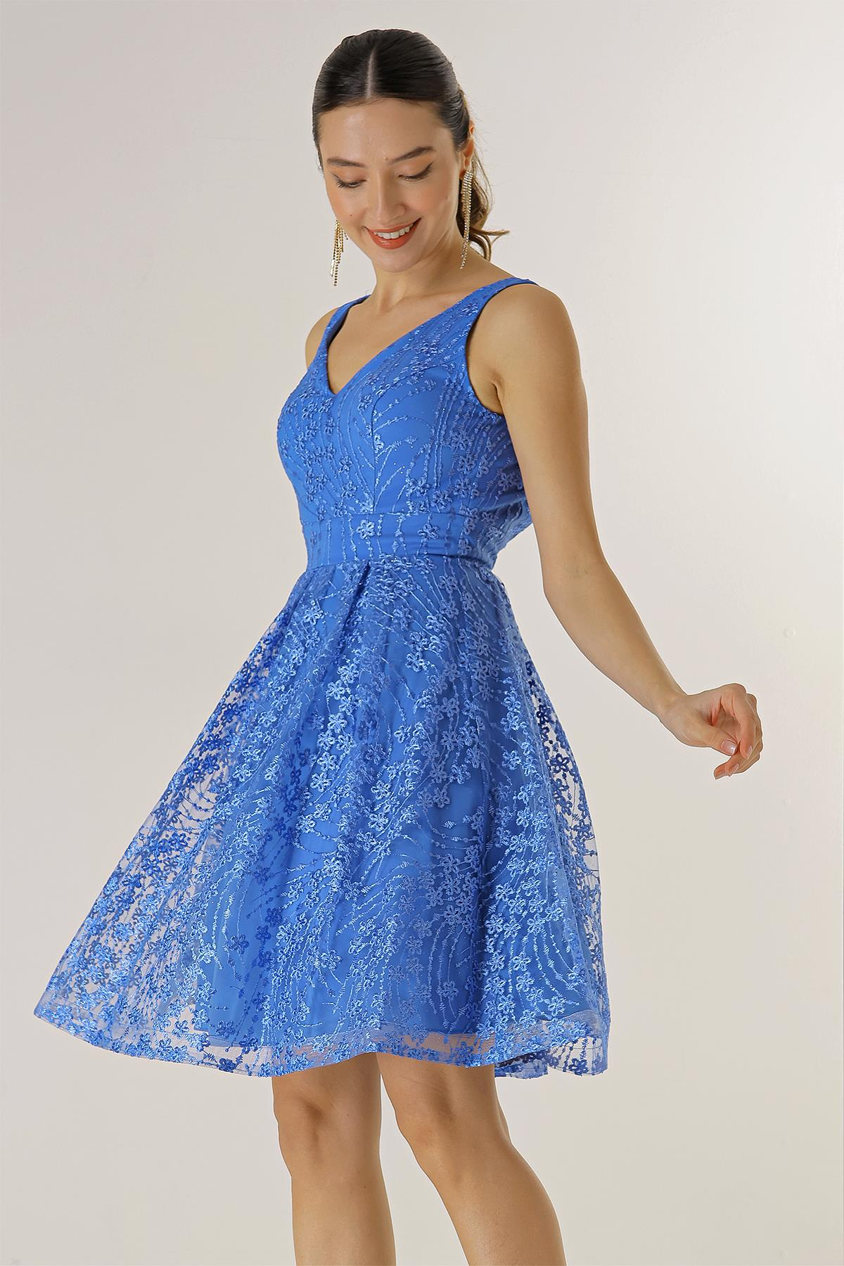 S-22K0130023V-Neck Lace Lined Dress