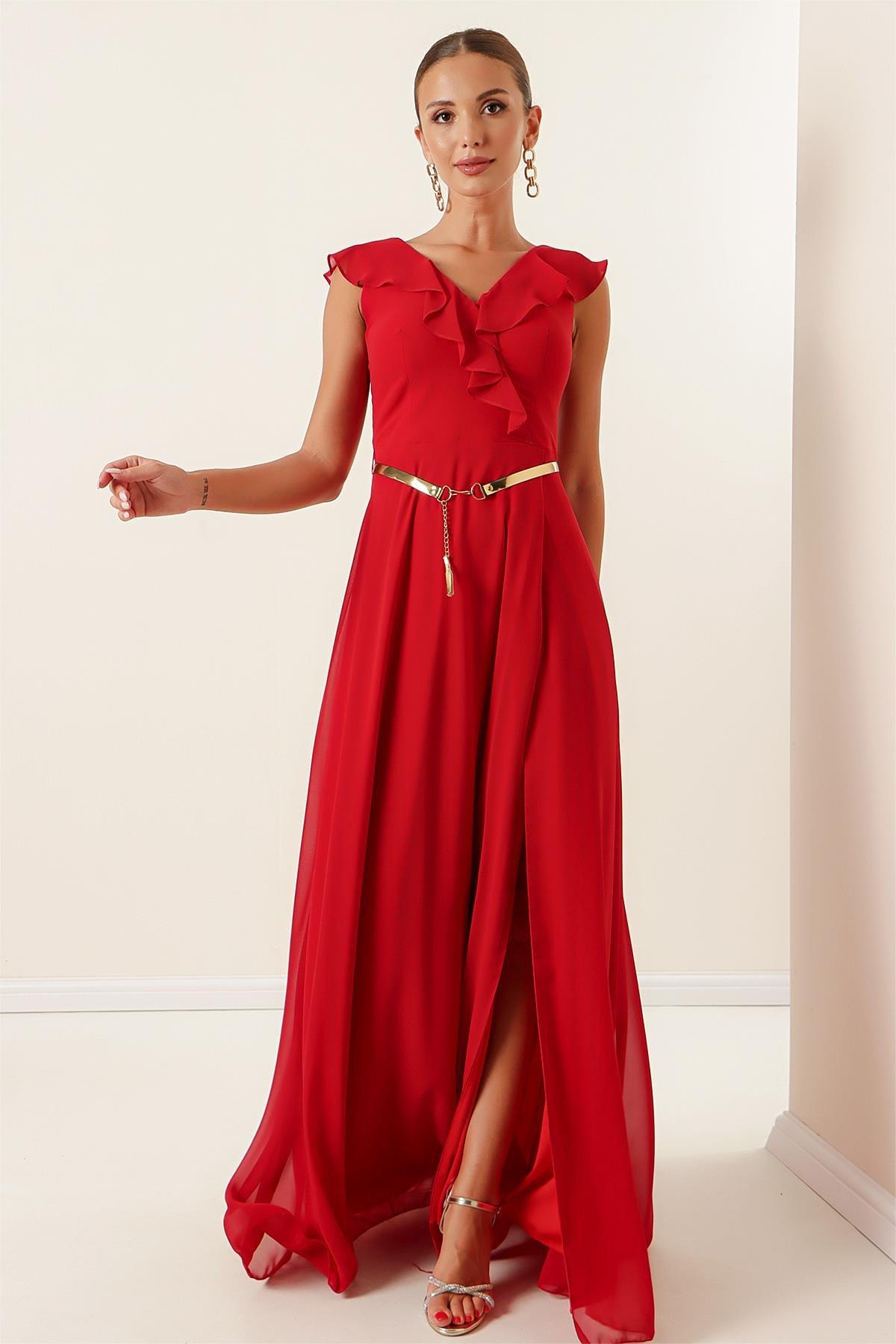 S-22K0130030Yakası Volanlı Kemerli Şifon Yırtmaçlı Uzun Elbise