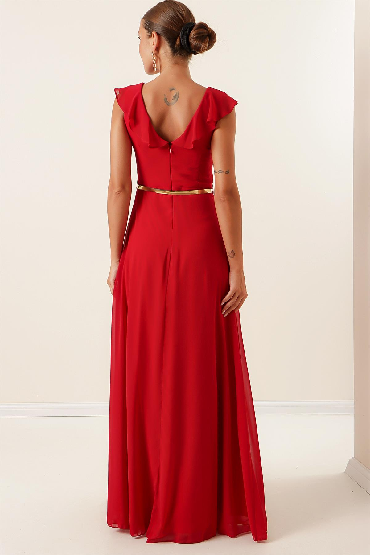 S-22K0130030Yakası Volanlı Kemerli Şifon Yırtmaçlı Uzun Elbise