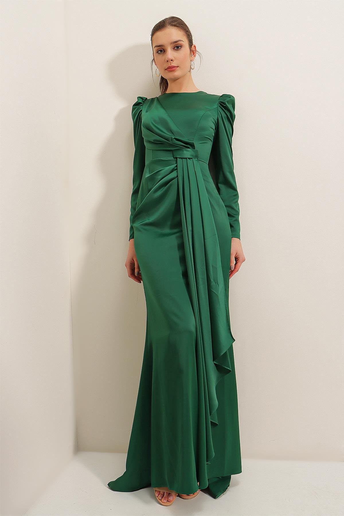 S-22K0190002Önü Pile Detaylı Astarlı Uzun Kollu Saten Uzun Elbise