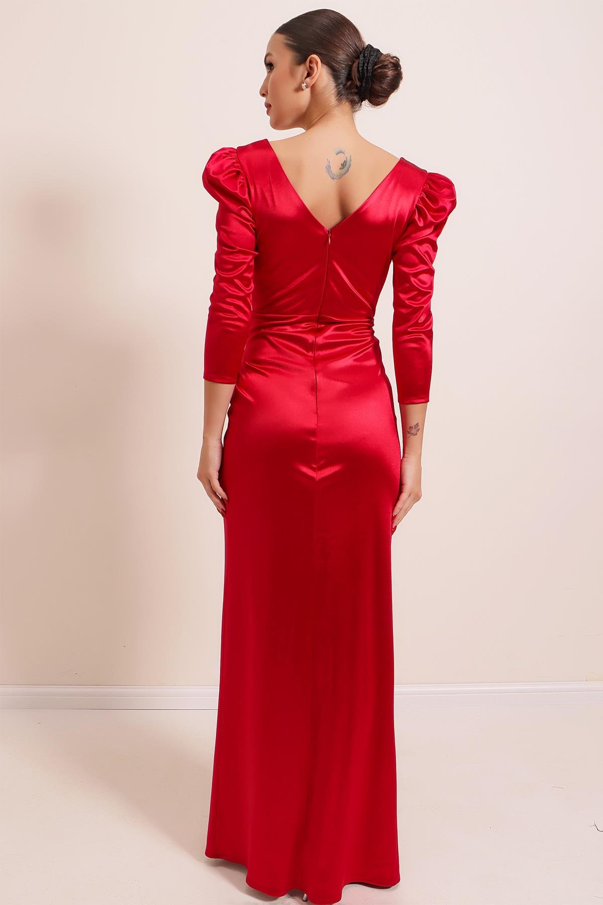 S-22K0230017Kruvaze Yaka Yanı Büzgülü Astarlı Uzun Saten Elbise