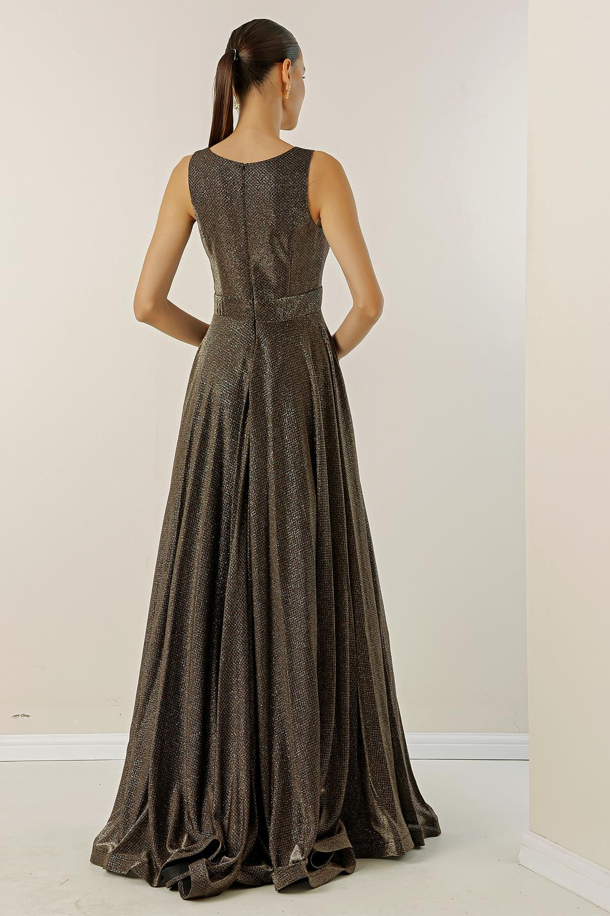 S-22K0490012V Yaka Hayal Tüllü Simli Astarlı Abiye Elbise