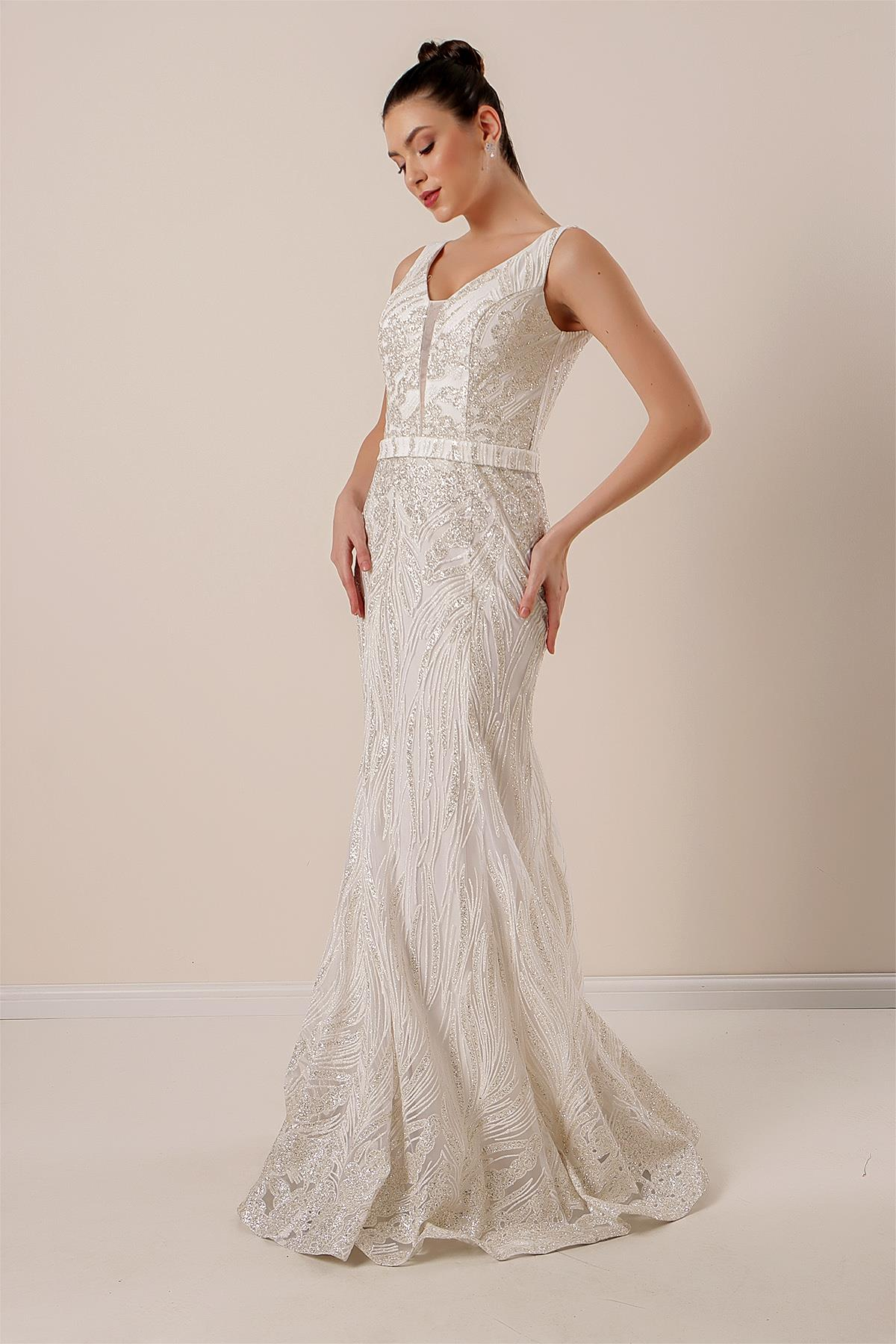 S-22K0490020Kalın Askılı Hayalet Tüllü Astarlı Simli Uzun Elbise