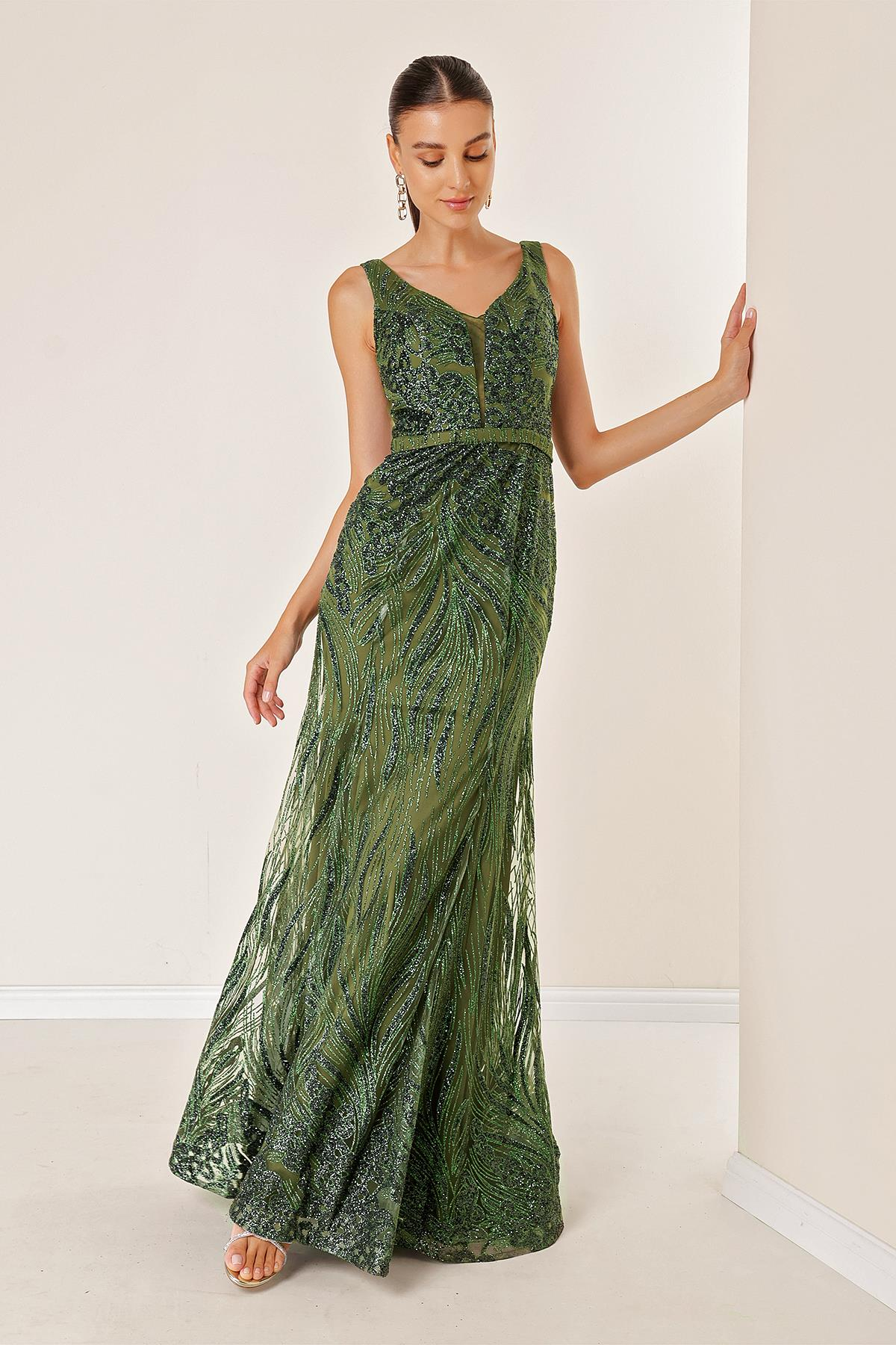 S-22K0490020Kalın Askılı Hayalet Tüllü Astarlı Simli Uzun Elbise