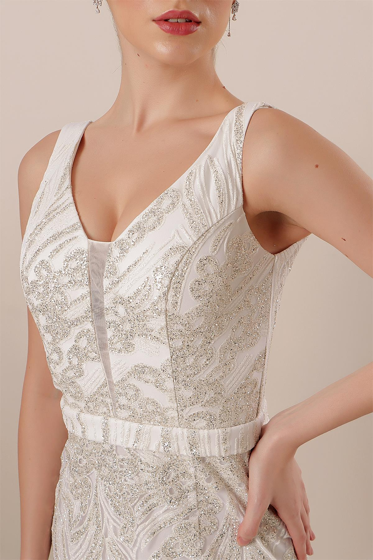 S-22K0490020Kalın Askılı Hayalet Tüllü Astarlı Simli Uzun Elbise