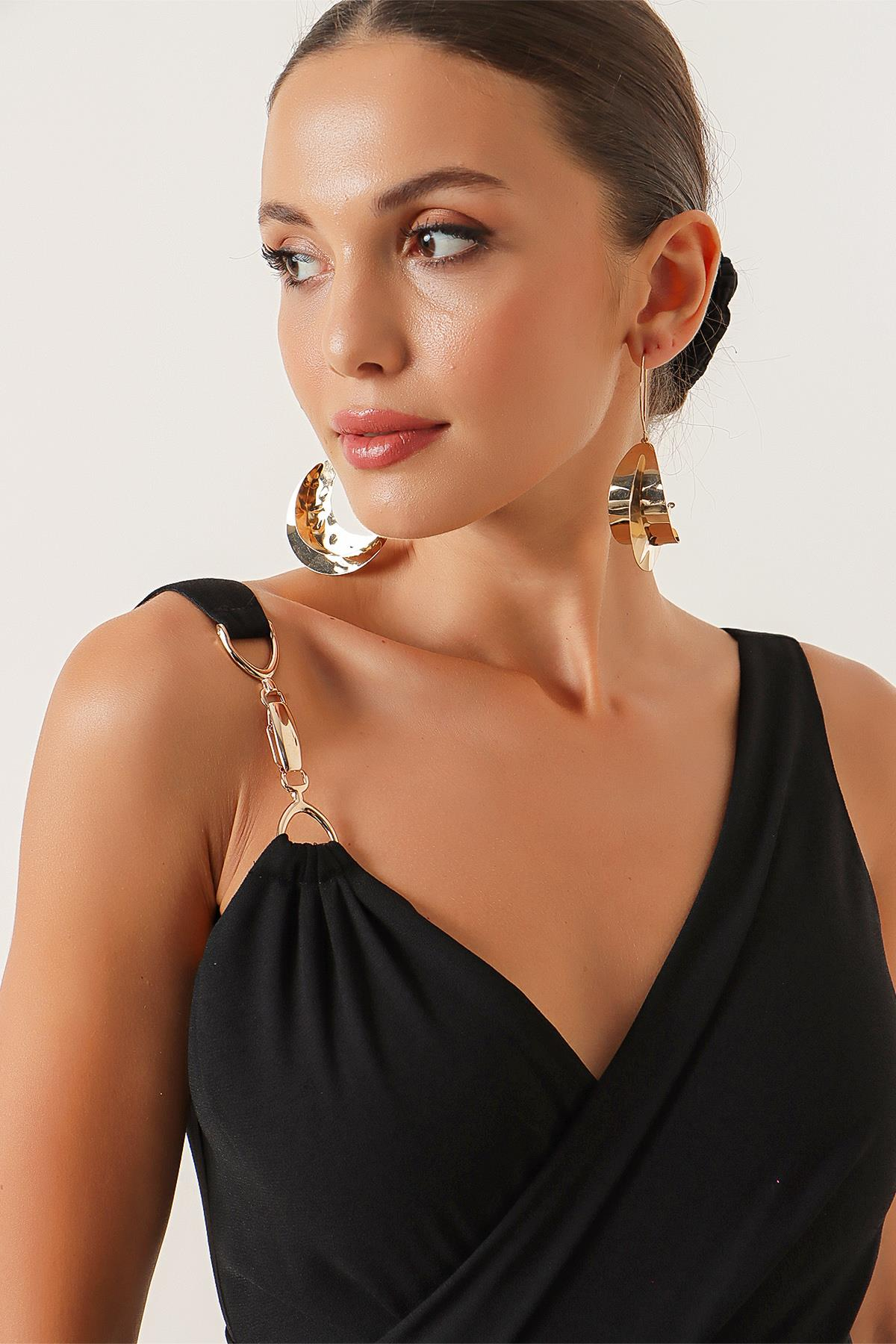 S-22K0910003Tek Omuz Metal Aksesuarlı Kruvaze Yaka Krep Tulum