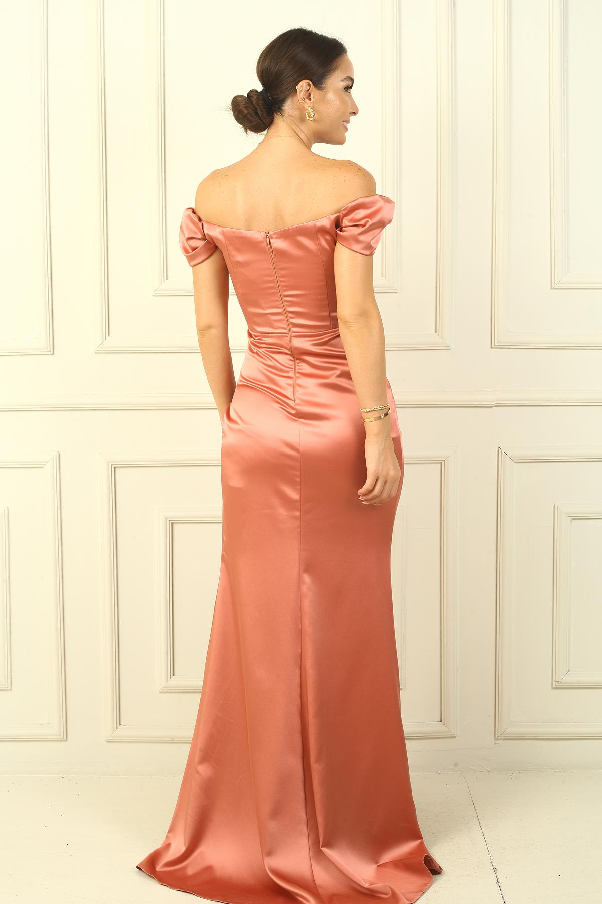 S-22K1040032Side Pleated Long Satin Dress Lined Underwire