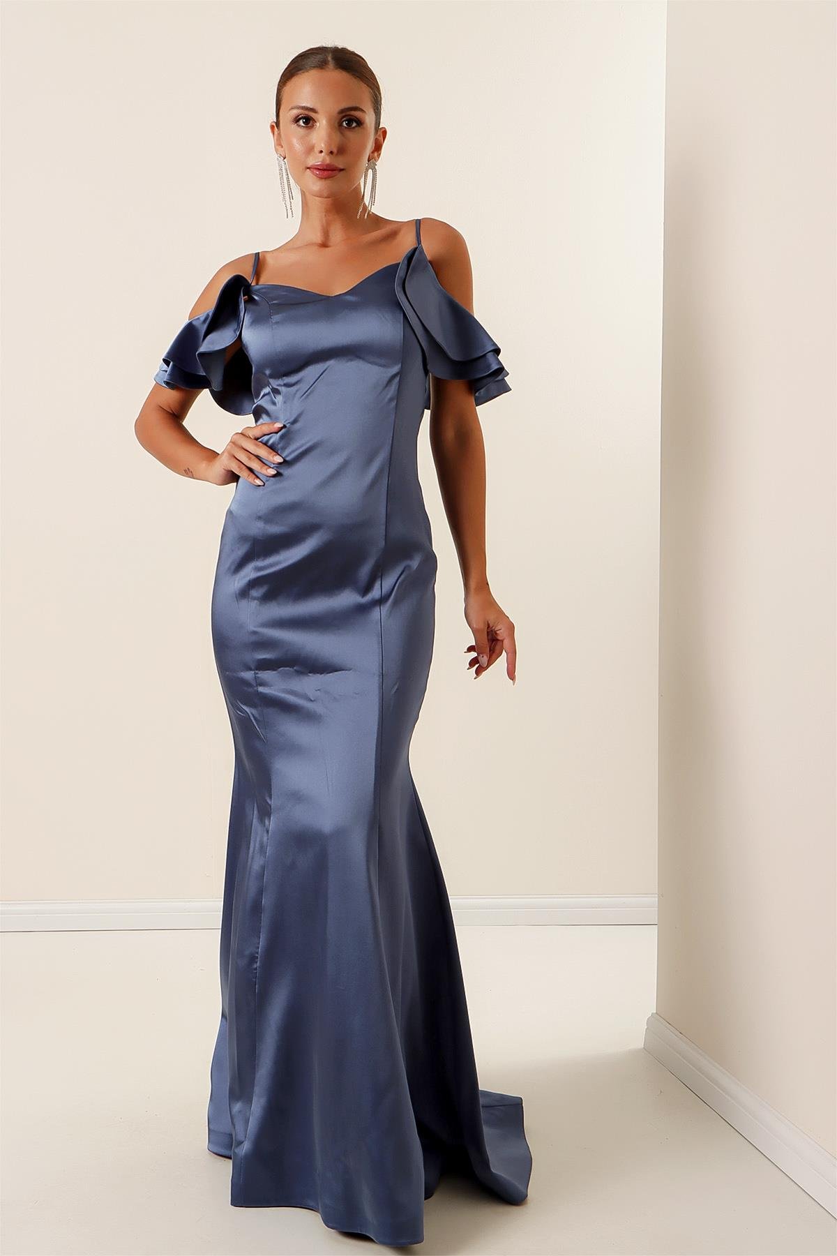 S-22K1040058İp Askılı Düşük Kollu Arkası Bağcıklı Astarlı Uzun Saten Elbise