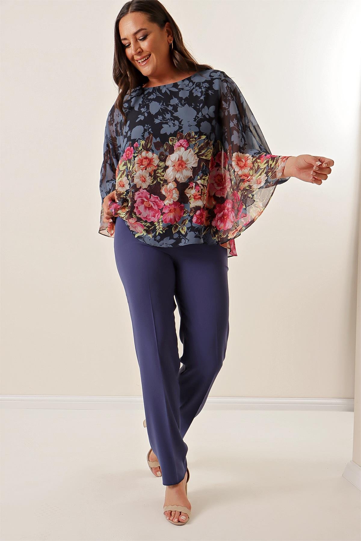 S-22K1190014Elastic Sides Imported Crepe Plus Size Pants