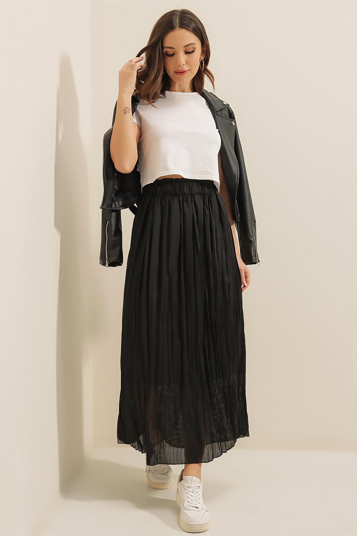 S-22K3080007Coated Thin Elastic Striped Satin Skirt