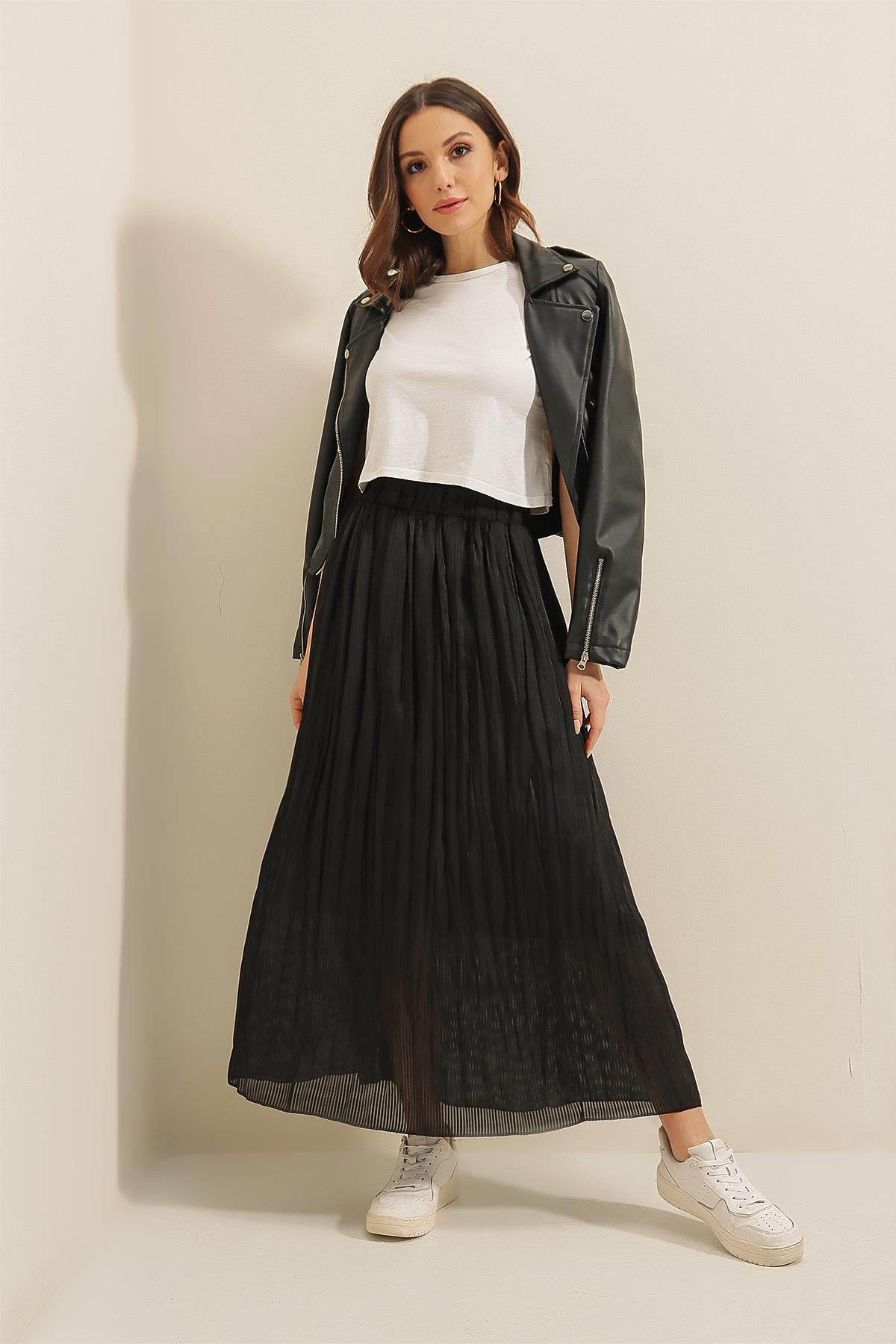 S-22K3080007Coated Thin Elastic Striped Satin Skirt
