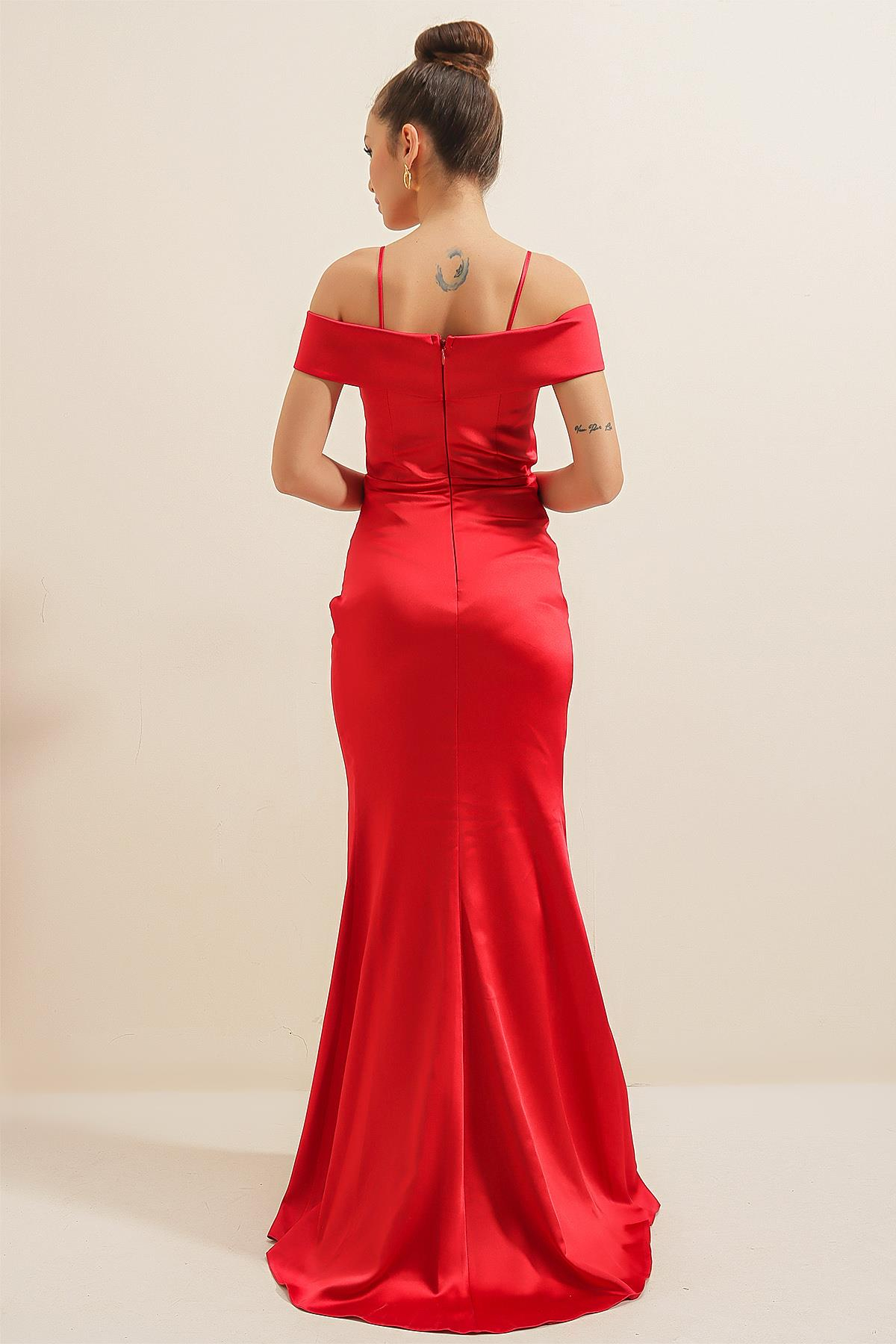 S-22K3630002Kayık Yaka Eteği Pileli Astarlı Saten Uzun Elbise