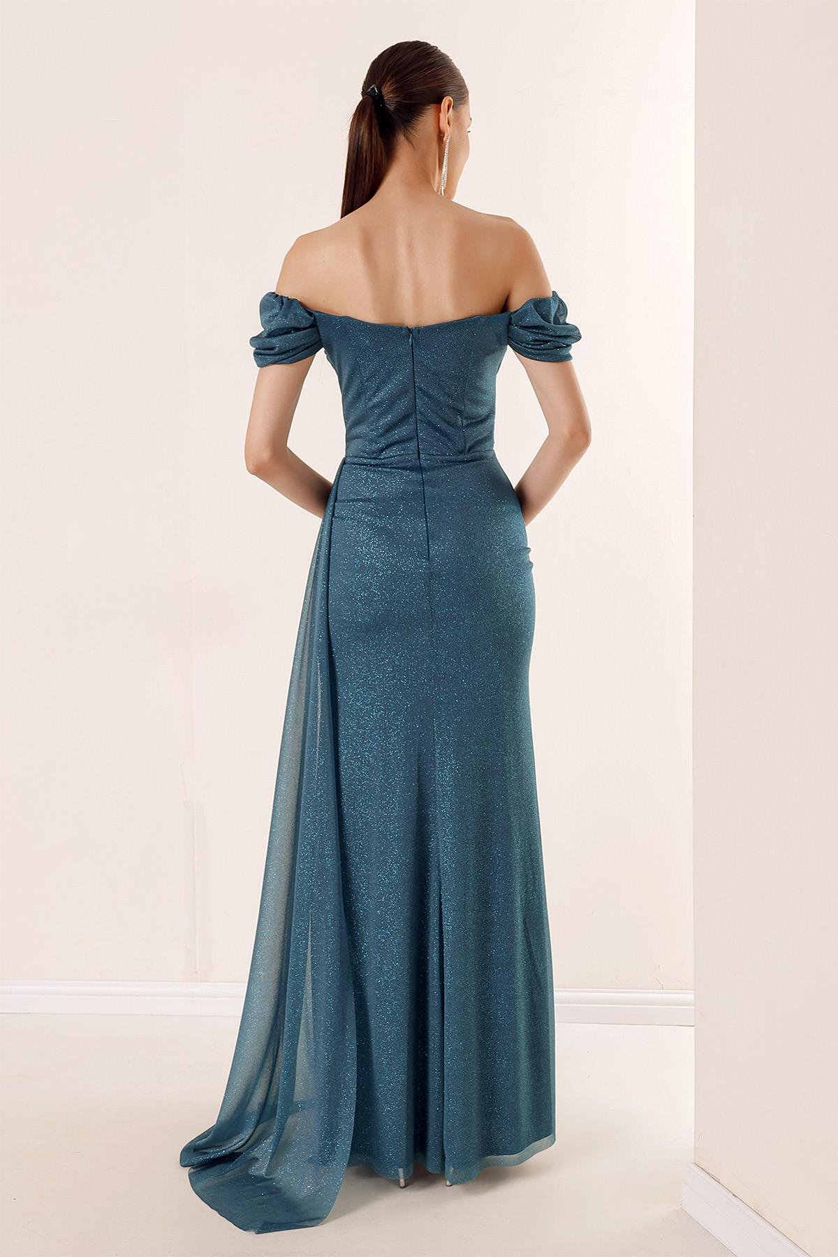 S-22K3630011Önü Büzgülü Düşük Kol Astarlı Simli Uzun Elbise