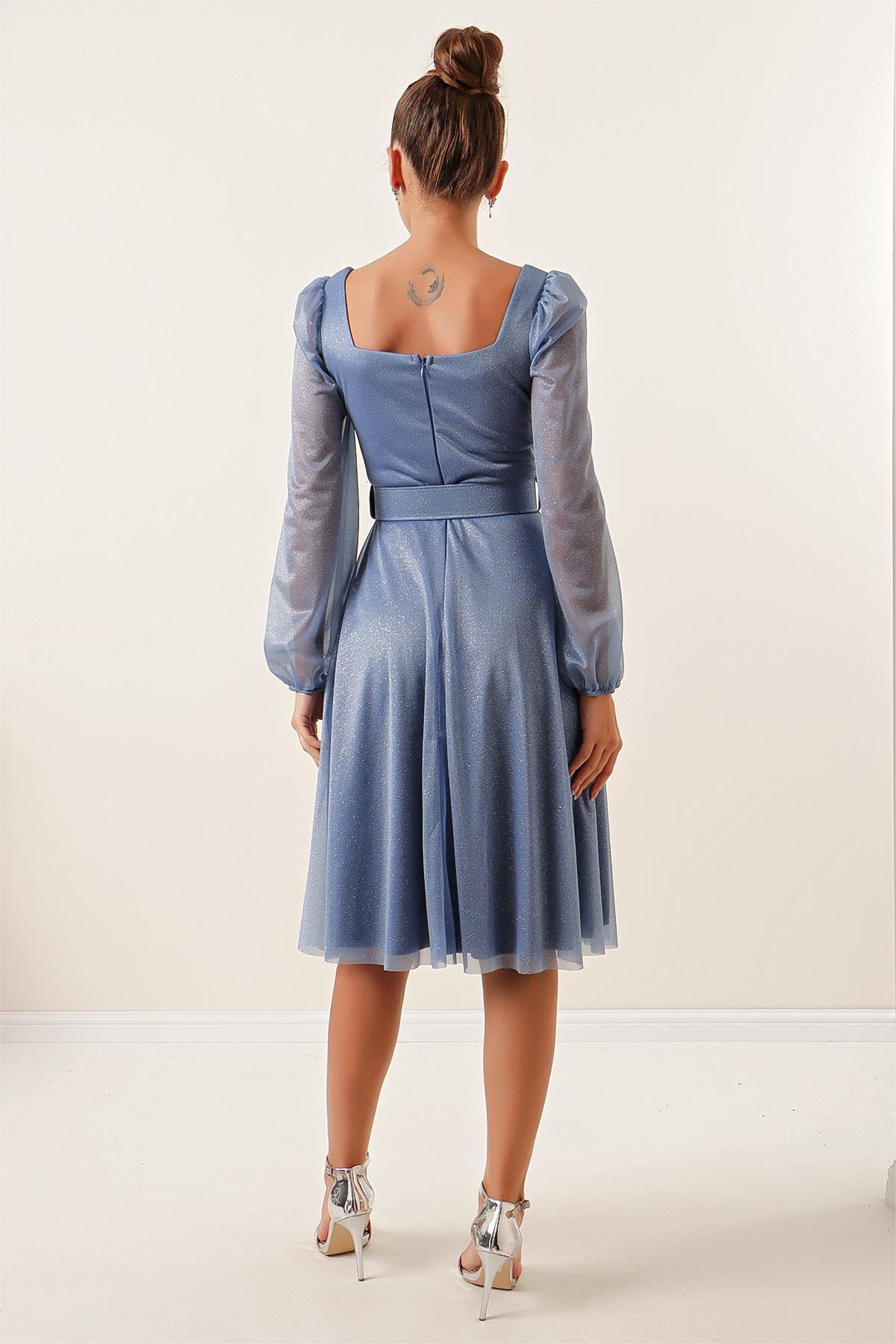 S-22K3630014Kare Yaka Kemerli Balon Kol Astarlı Simli Elbise