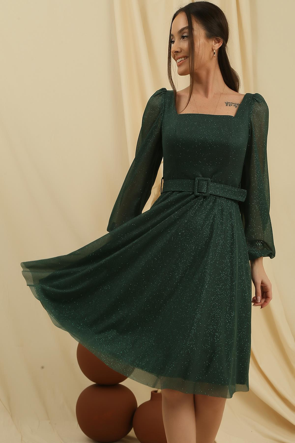 S-22K3630014Square Neck Belted Balloon Sleeve Lined Sequin Dress