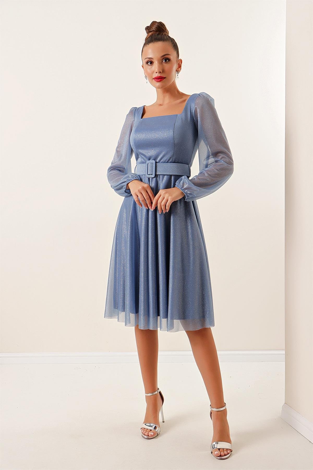 S-22K3630014Kare Yaka Kemerli Balon Kol Astarlı Simli Elbise