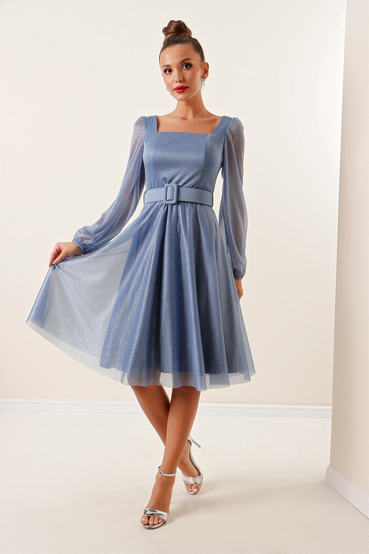 S-22K3630014Kare Yaka Kemerli Balon Kol Astarlı Simli Elbise