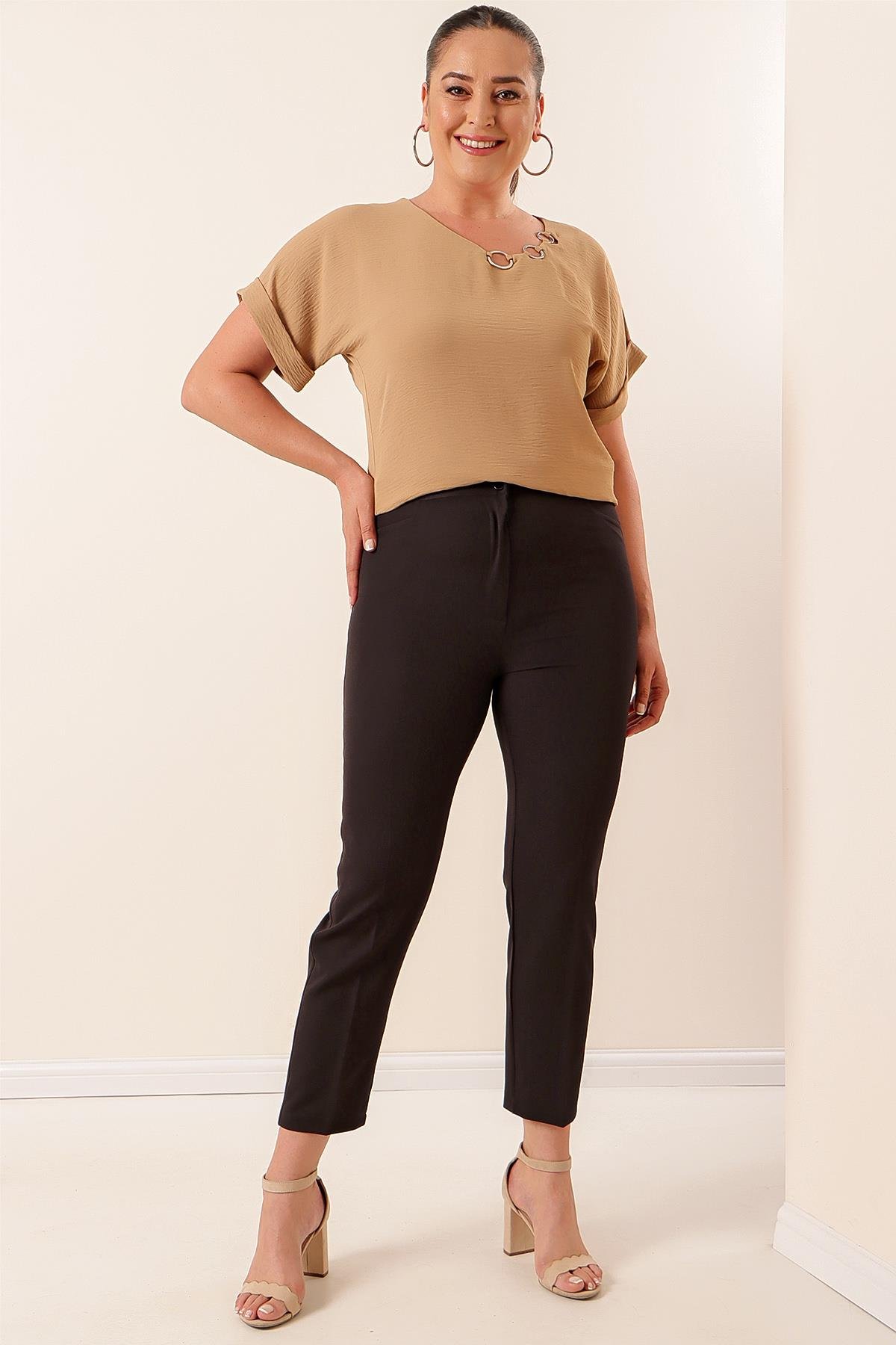 S-22K3970001Elastic Waist Pocketed Full Length Lycra Plus Size Pants