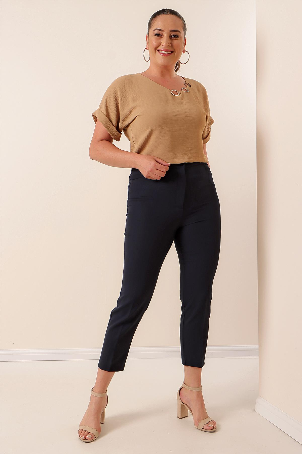 S-22K3970001Elastic Waist Pocketed Full Length Lycra Plus Size Pants