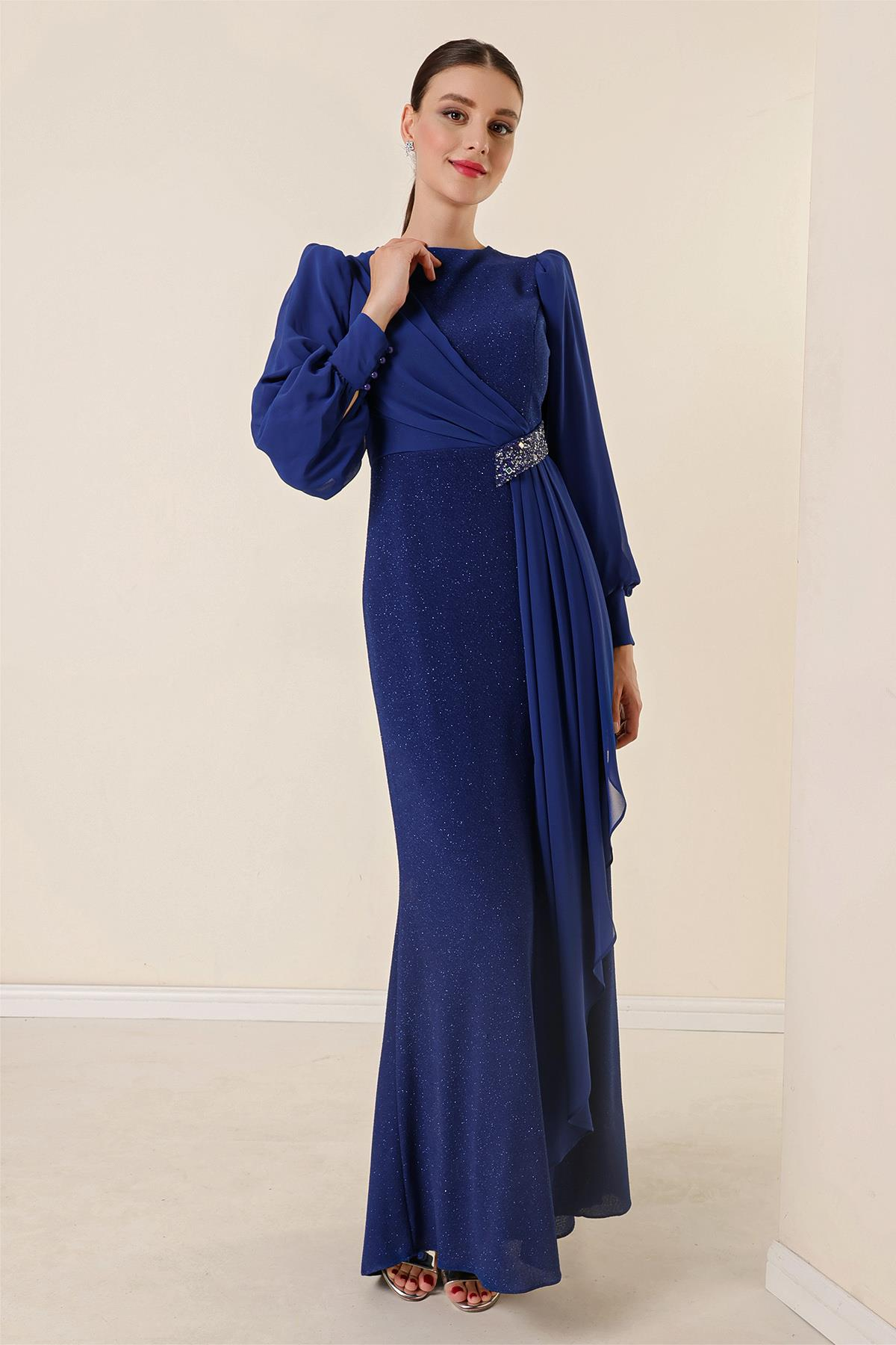 S-23K0190011Beli Taş Aksesuarlı Likralı Şifon Detaylı Astarlı Uzun Simli Geniş Beden Aralıklı Elbise