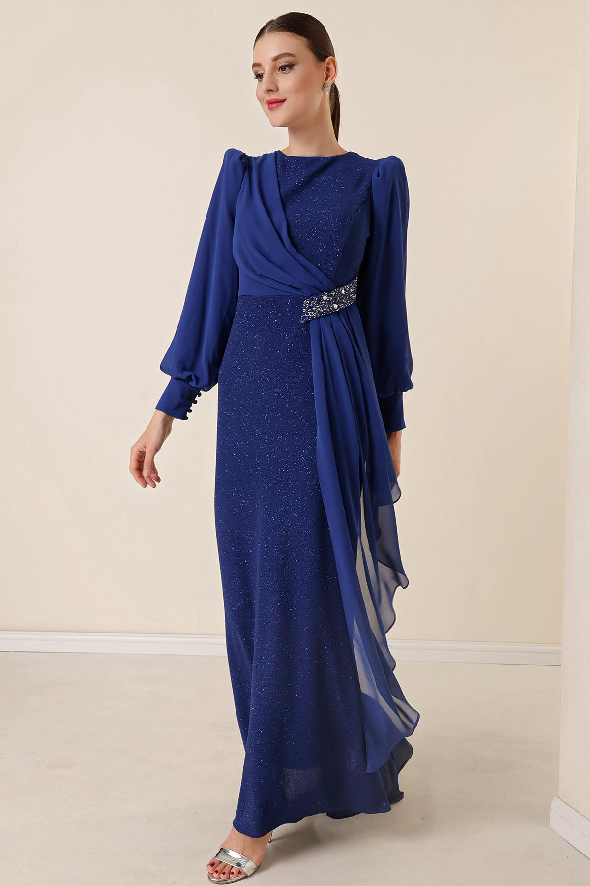 S-23K0190011Beli Taş Aksesuarlı Likralı Şifon Detaylı Astarlı Uzun Simli Geniş Beden Aralıklı Elbise